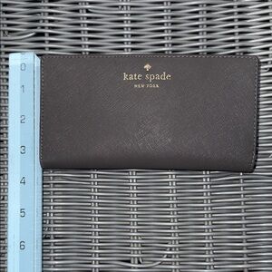 Kate Spade Grey External with Cream Interior Wallet nwot